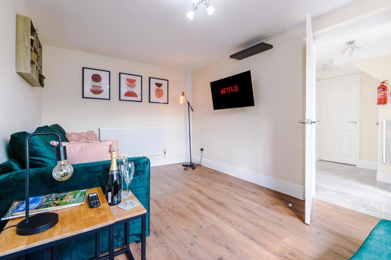 Charming 3-Bed Cottage In Chester, Ideal For Families & Workers, Free Parking - Sleeps 7 Екстериор снимка