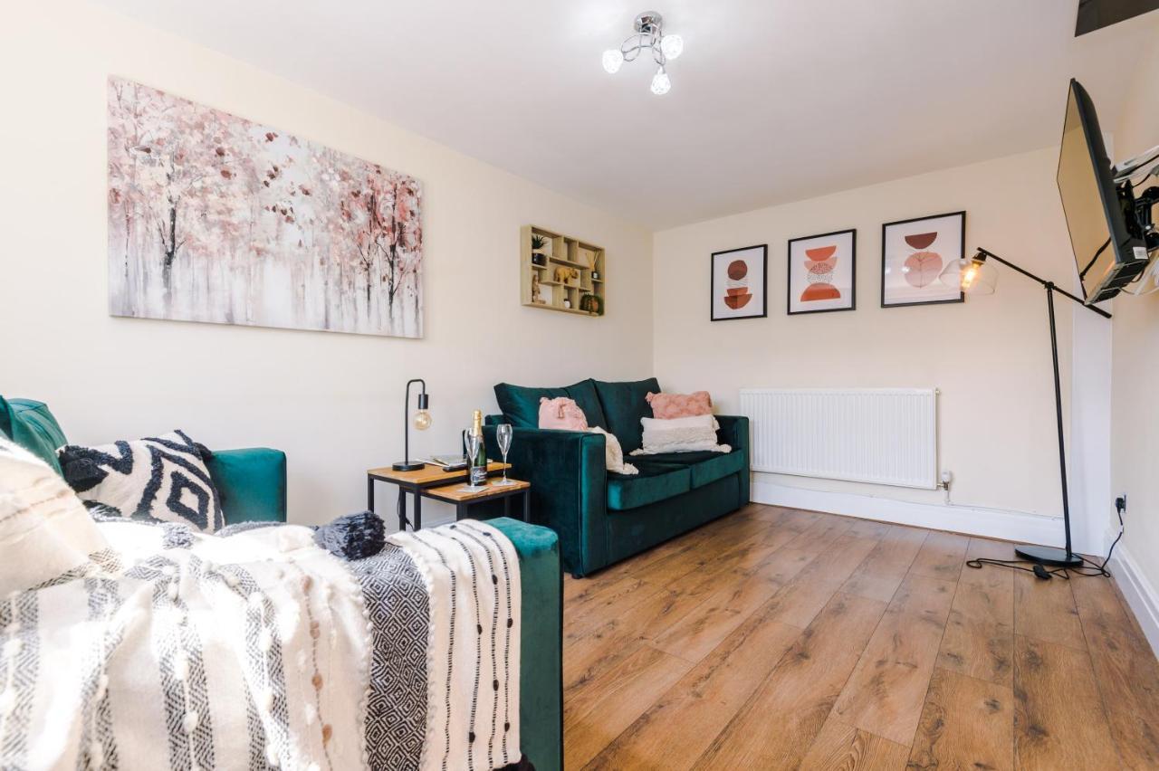 Charming 3-Bed Cottage In Chester, Ideal For Families & Workers, Free Parking - Sleeps 7 Екстериор снимка