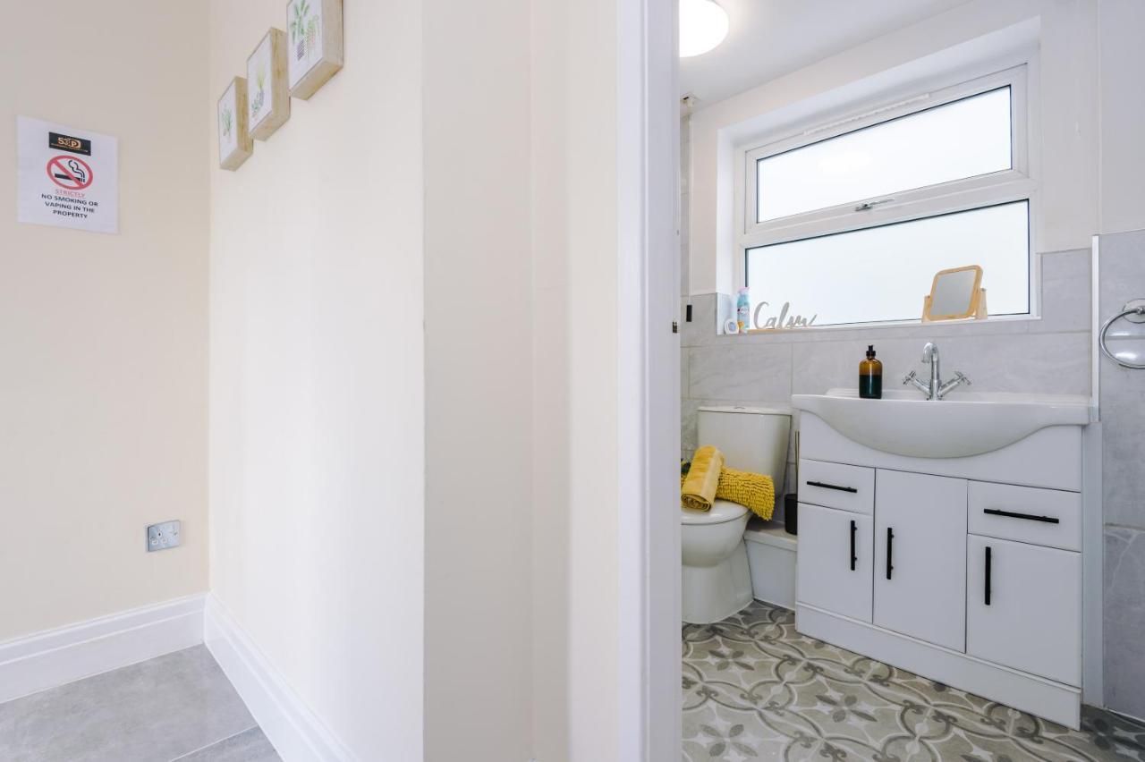 Charming 3-Bed Cottage In Chester, Ideal For Families & Workers, Free Parking - Sleeps 7 Екстериор снимка