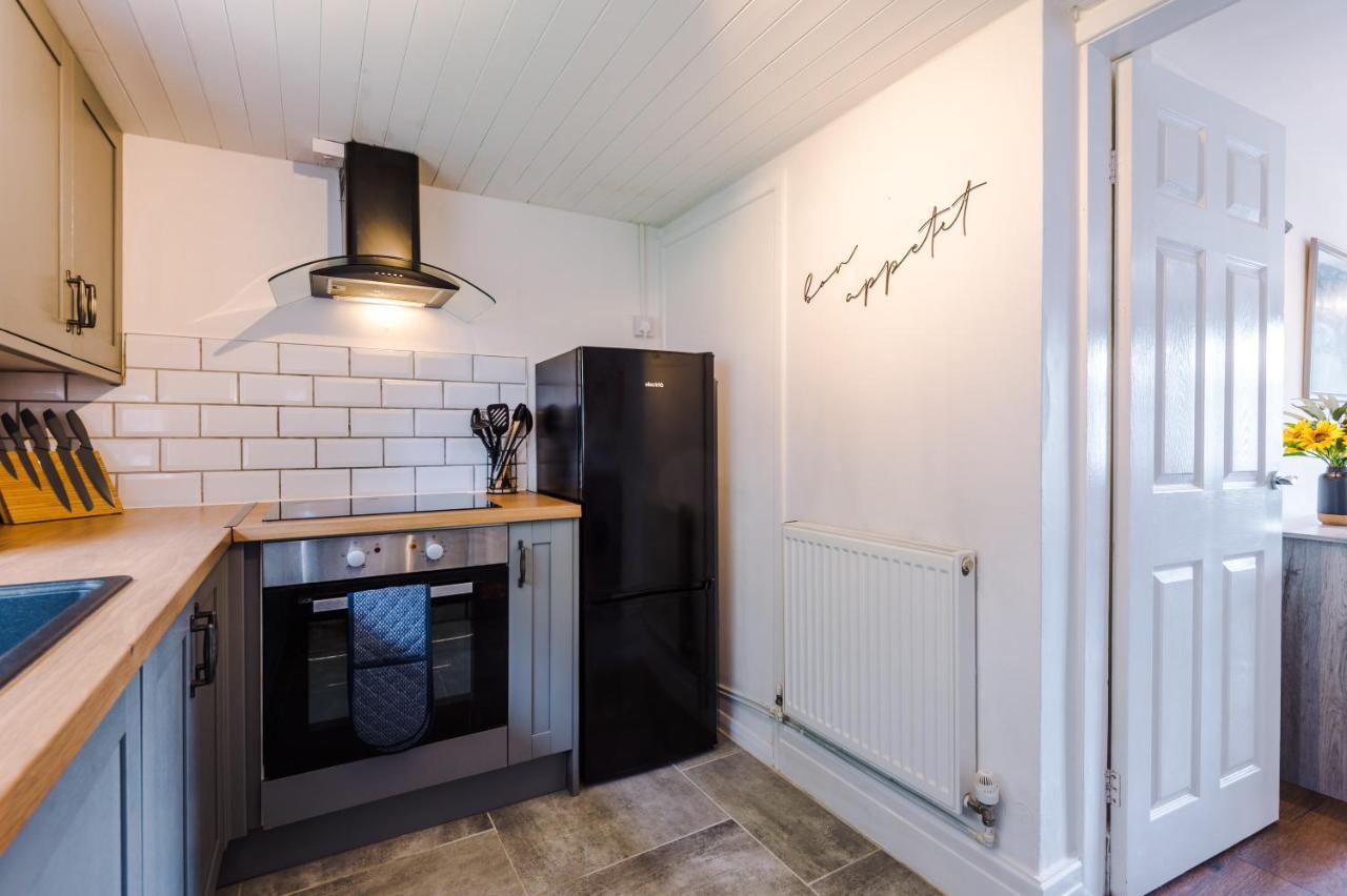 Charming 3-Bed Cottage In Chester, Ideal For Families & Workers, Free Parking - Sleeps 7 Екстериор снимка