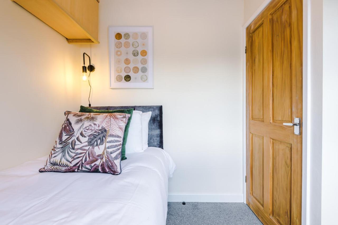 Charming 3-Bed Cottage In Chester, Ideal For Families & Workers, Free Parking - Sleeps 7 Екстериор снимка