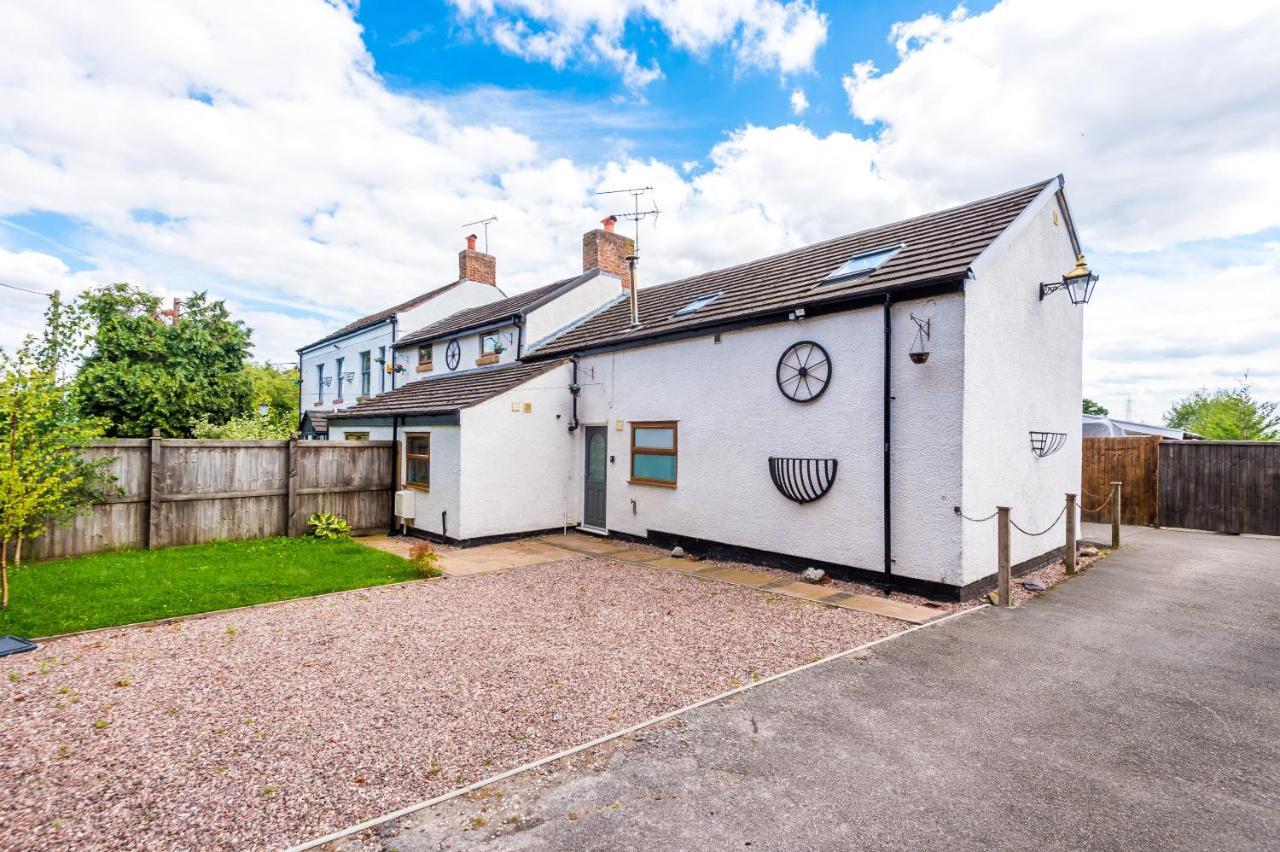 Charming 3-Bed Cottage In Chester, Ideal For Families & Workers, Free Parking - Sleeps 7 Екстериор снимка