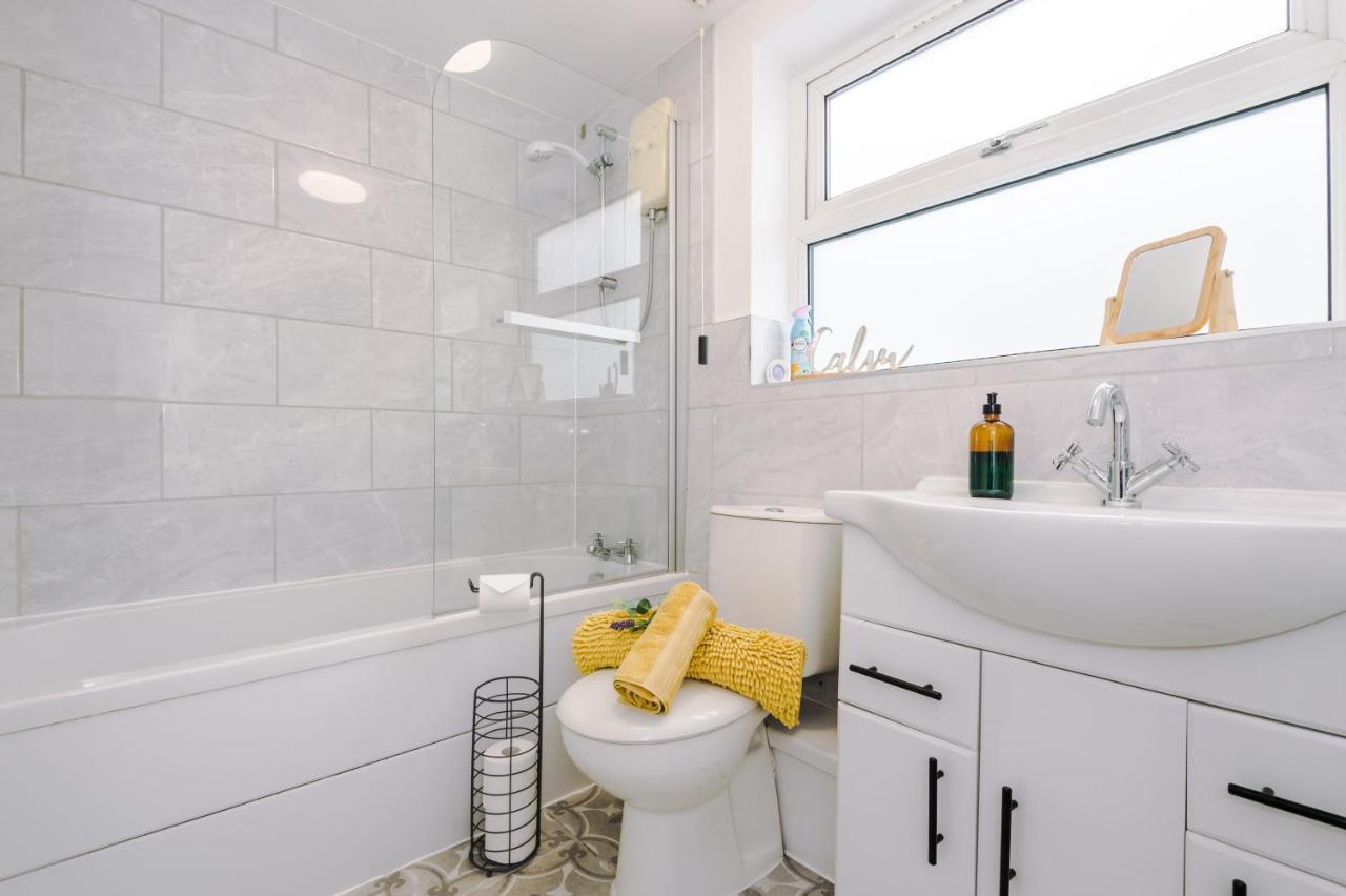 Charming 3-Bed Cottage In Chester, Ideal For Families & Workers, Free Parking - Sleeps 7 Екстериор снимка