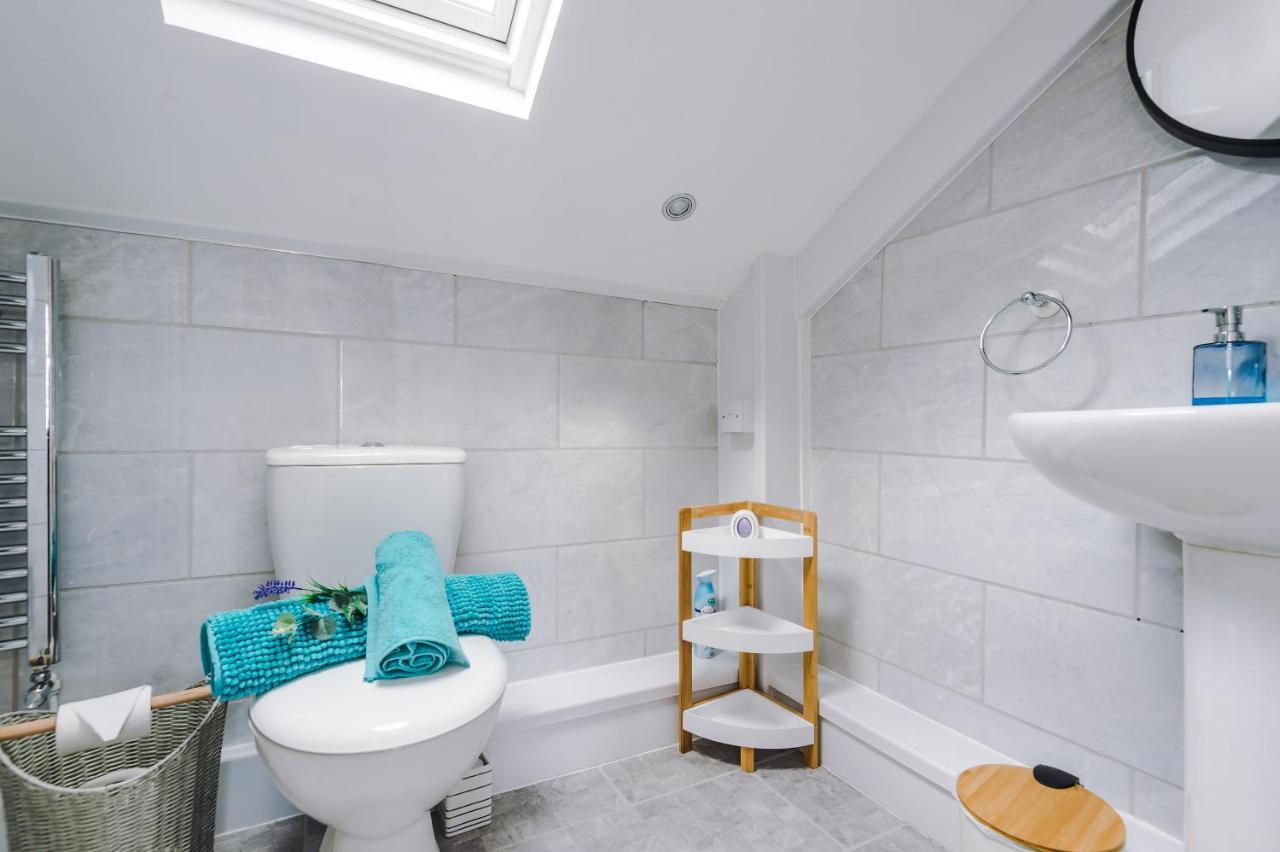Charming 3-Bed Cottage In Chester, Ideal For Families & Workers, Free Parking - Sleeps 7 Екстериор снимка